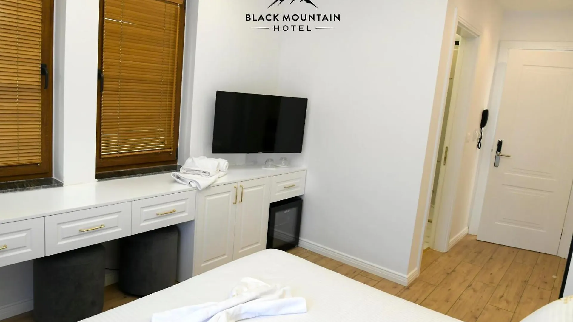 Blackmountain Hotel Bajram Curri 0*,  Albania